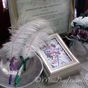 Fancy Feathered Wedding Pens